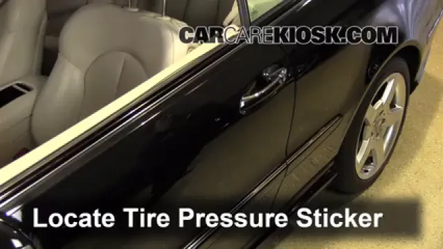 2007 Mercedes-Benz CLK550 5.5L V8 Convertible (2 Door) Neumáticos y ruedas Controlar presión de neumáticos